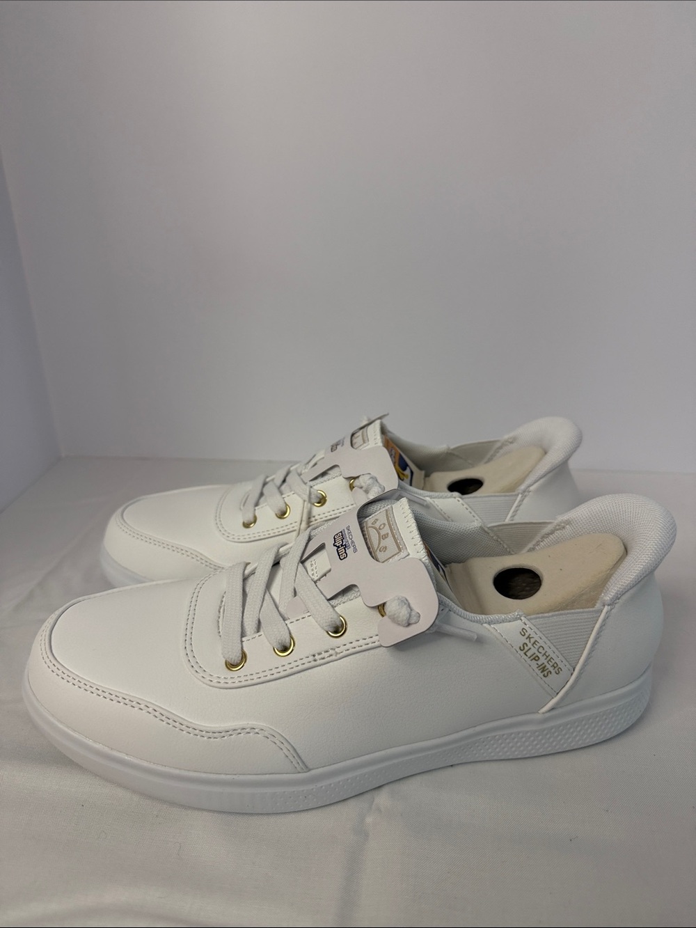 Skechers Women’s Slip in White Athletic Sneakers size 8.5 NEW